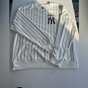Lg NY Yankees long sleeve black and white striped crew neck sweater